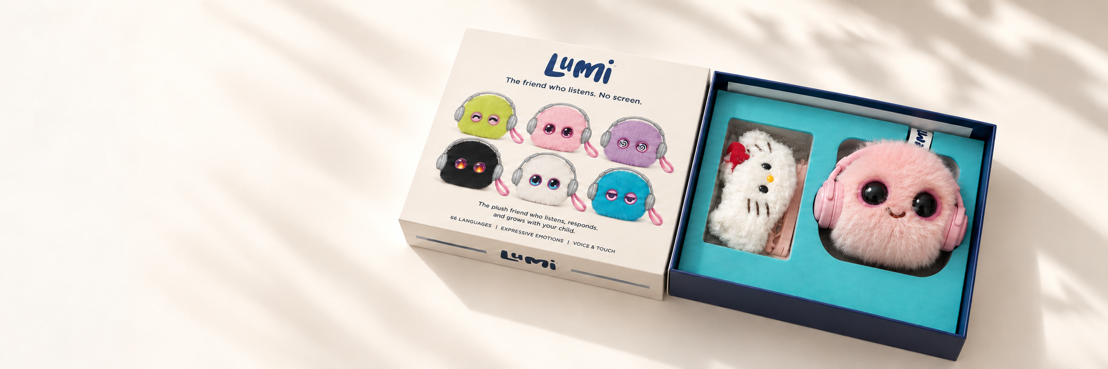 Lumi Omni, jucaria de plus AI, cutia deschisa cu accesorii